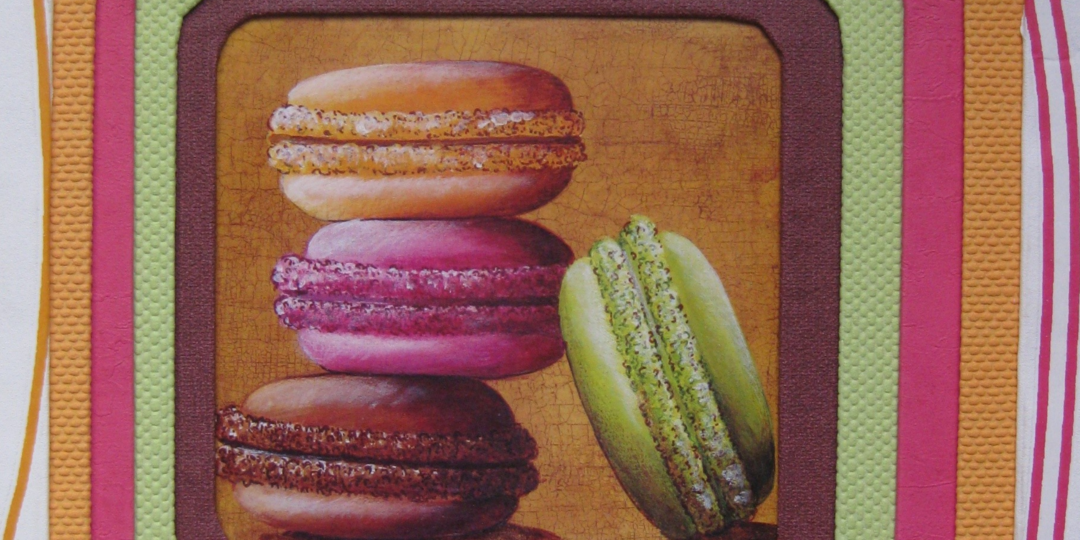 Œuvre réalisée lors d’un atelier d’encadrement d’art : dessin de macarons mis en valeur dans un cadre décoratif