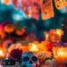 Décoration traditionnelle du Día de los Muertos utilisée dans un cours d'espagnol pour découvrir la langue et la culture mexicaines.