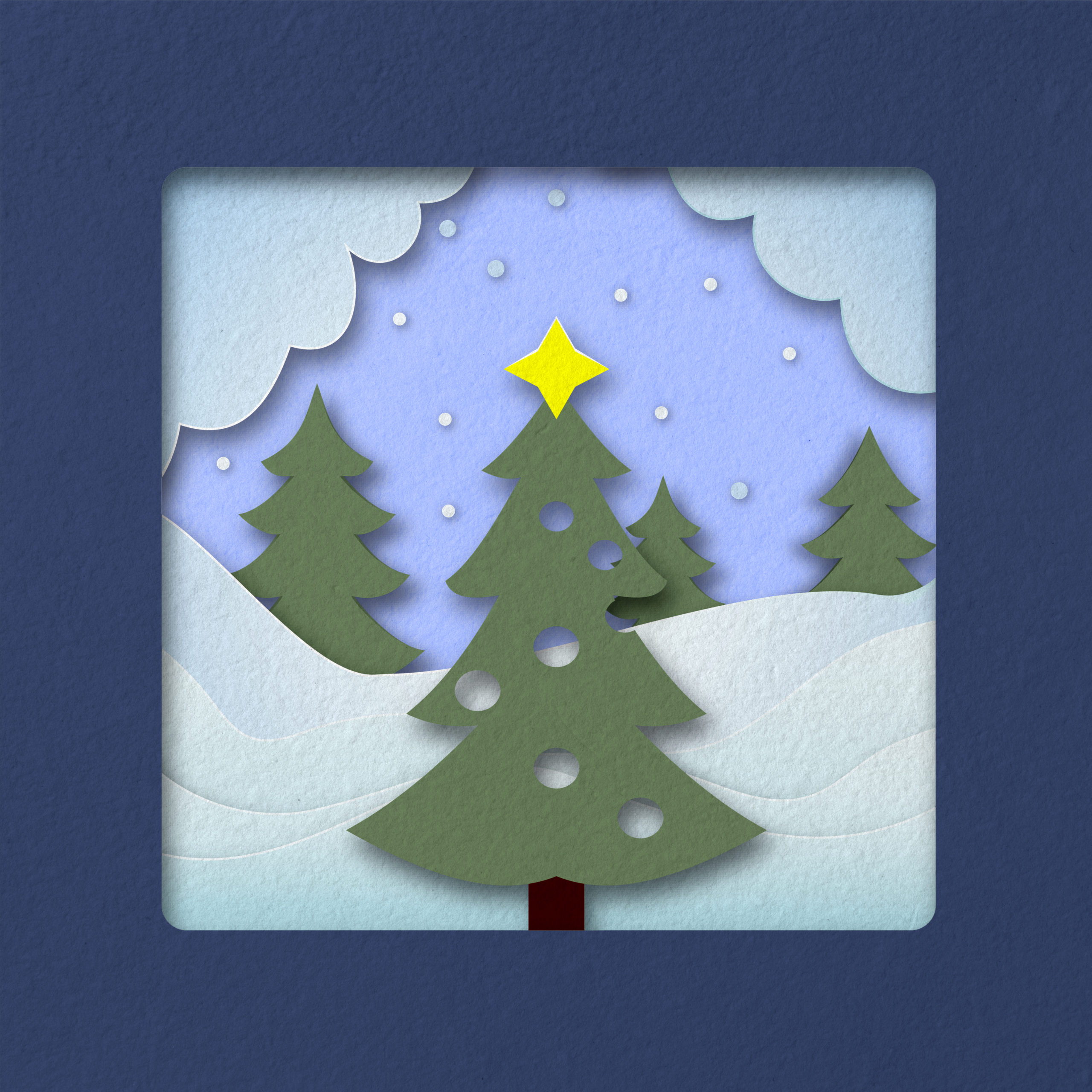 Carte pop-up de Noël en papier représentant un sapin dans un paysage enneigé, réalisée lors d'un atelier créatif.